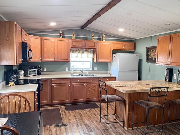 2nd image of 7118 Daffodil Dr