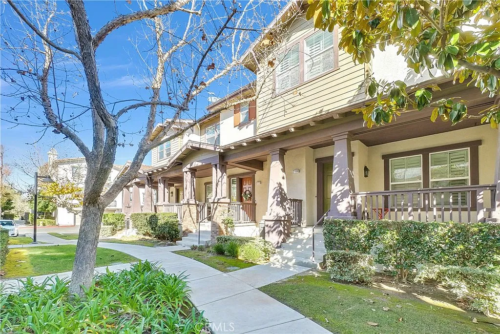 2 bed, 2.5 bath, 1623 sqft, $4,000 — Photo 2