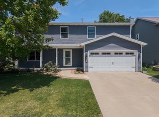 3122 Eagle Creek Dr, Bloomington, IL 61704