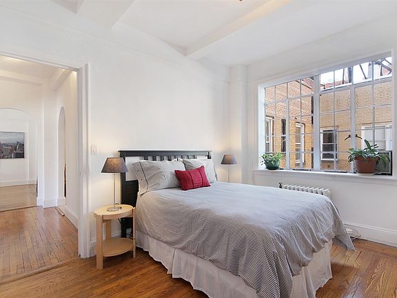 4th image of 210 W 78th St APT 9B