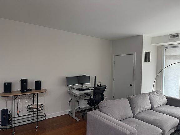 4th image of 680 N Green St APT 207