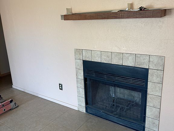 3rd image of 1415 E Hedrick Dr