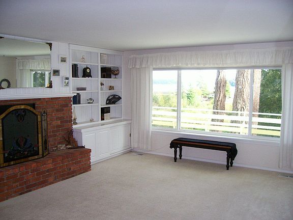 Large, bright living room!