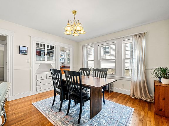 3rd image of 83 Cresthill Rd