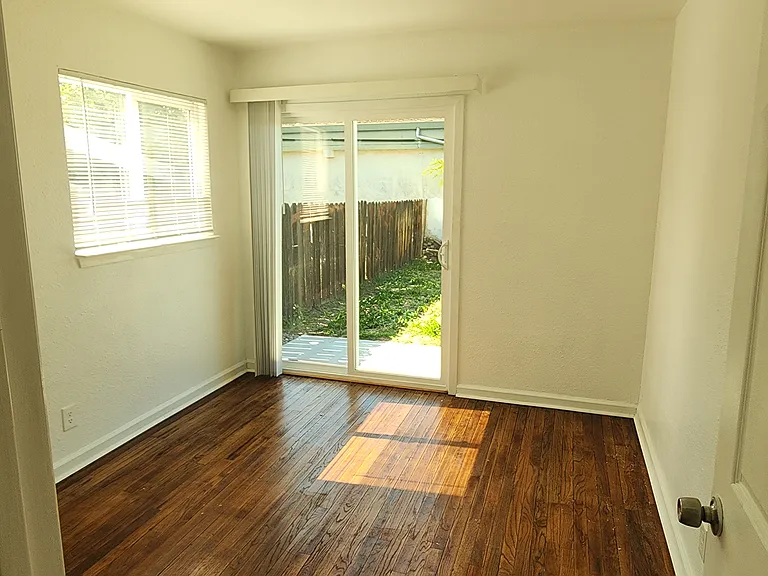 1005 Callen St — Photo 2