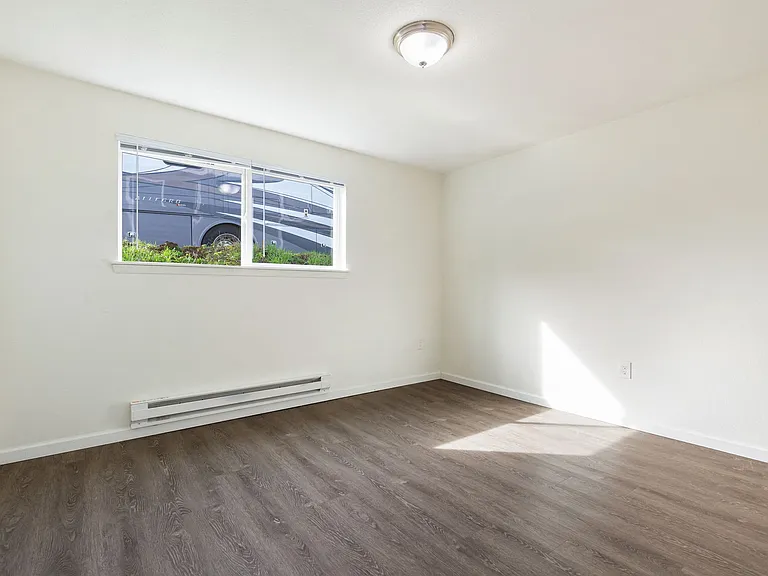 Bridgeview Flats — Photo 28