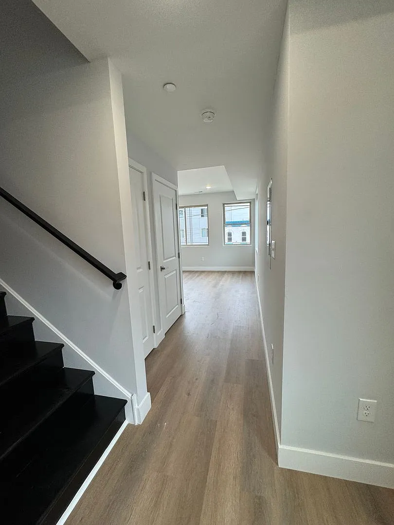 3221 N 13 St — Photo 3