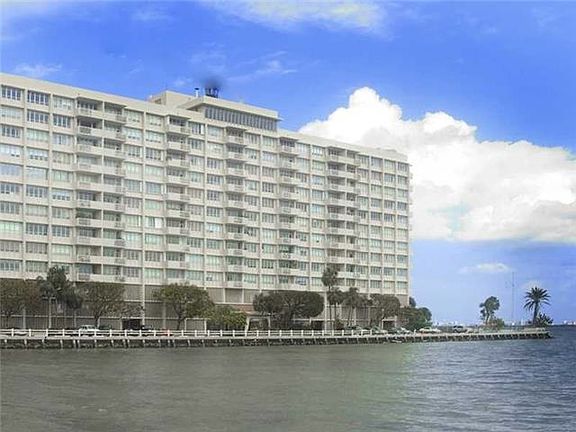 3rd image of 2121 S Bayshore Dr