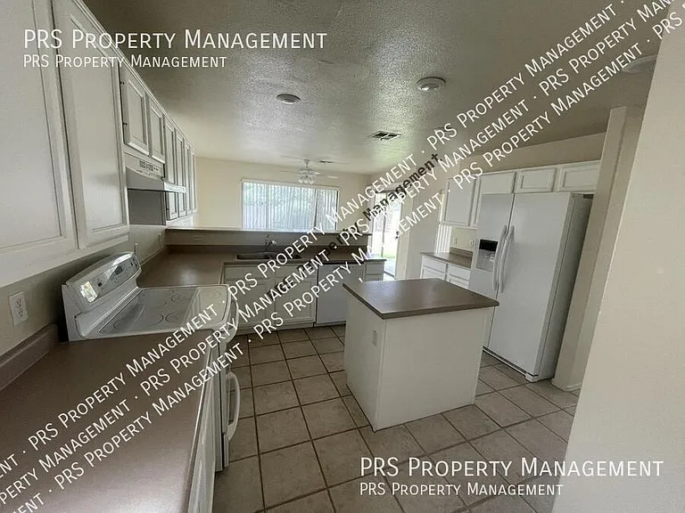 4725 E Goldfinch Gate Ln — Photo 5