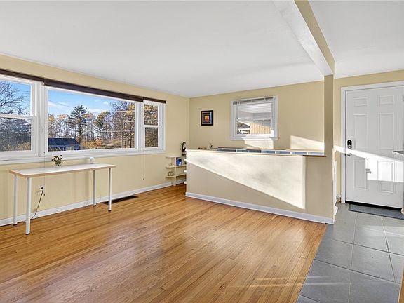 4th image of 303 Tareyton Dr