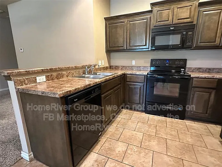 1005 SW 92nd St — Photo 4