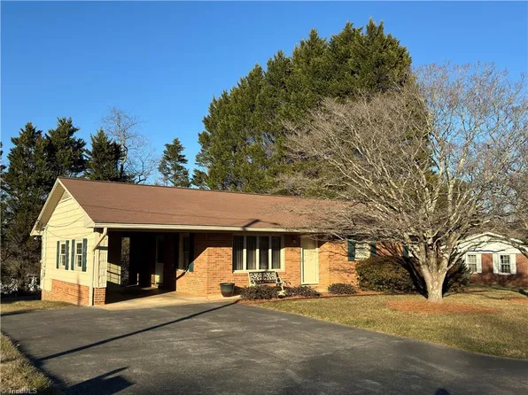 201 Oakwoods Ln, Wilkesboro, NC 28697