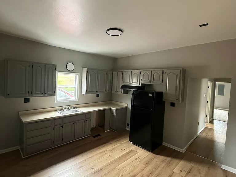 756 Henderson St — Photo 7