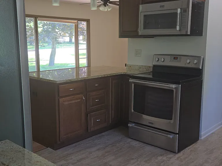 2315 S Lombardy Ln — Photo 7