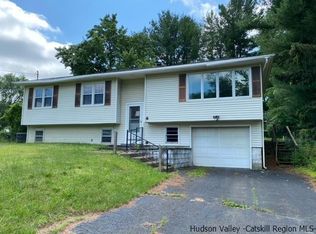 8 Cross St, Castleton, NY 12033
