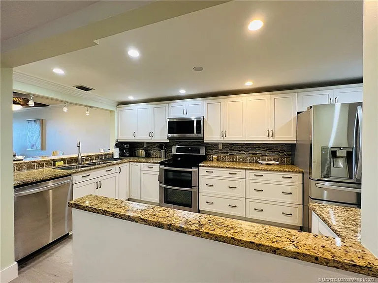 10044 S Ocean Dr #203 — Photo 8