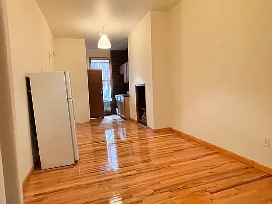 Rented by Ulas Real Estates Inc | media 28