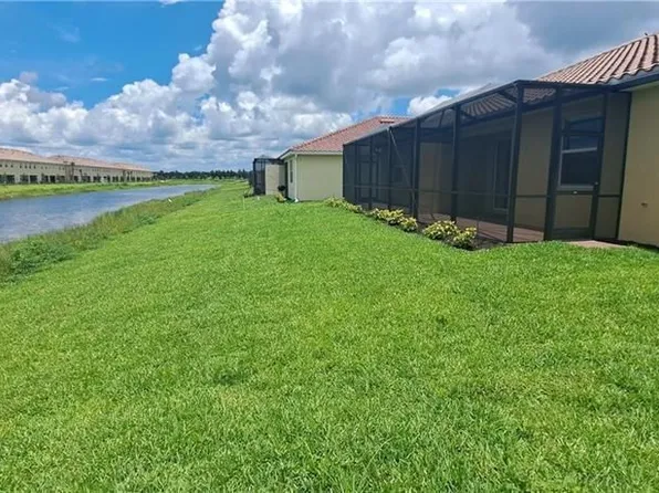 2571 Vine Ave, Naples, FL 34120