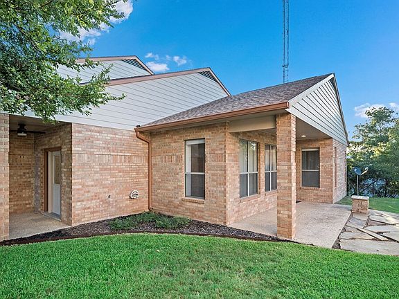 3rd image of 485 Summit Cir