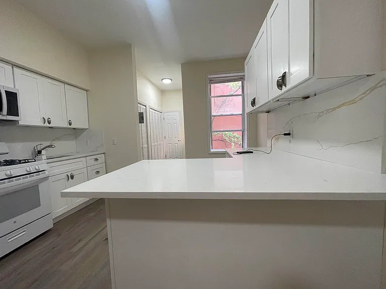 265 Baldwin Ave #3R — Photo 7