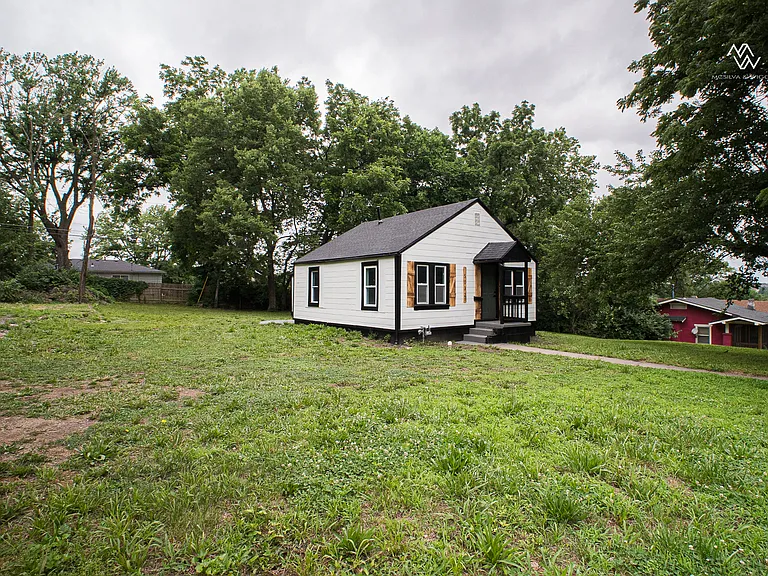 5032 S Benton Ave — Photo 2
