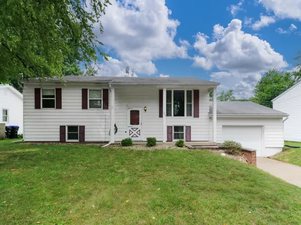 1226 Townley Dr, Bloomington, IL 61704