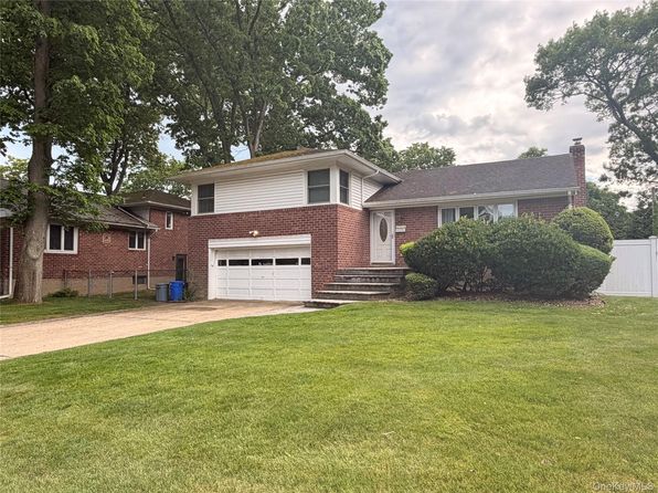 748 Leslie Ln