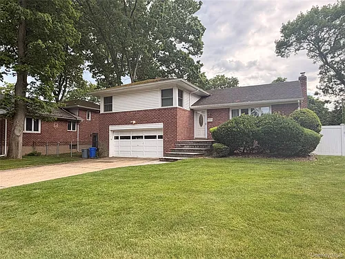 748 Leslie Ln Photo 1