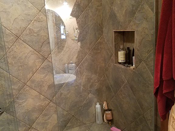 5th image of 550 Vine Ave APT 202