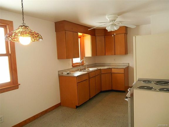 2nd image of 58 Willowcrest Dr