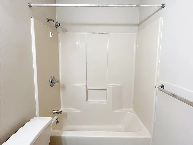 3520 Thornhill Cir E — Photo 14