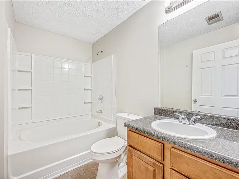 13202 Fairington Ridge Cir — Photo 16