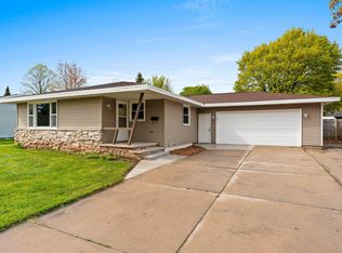 1717 E John St, Appleton, WI 54915