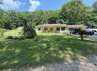68 Iona Dr, Elkview, WV 25071