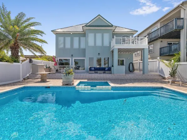 1510 N Shore Dr, Port Isabel, TX 78578