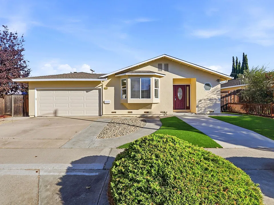 927 Iris Ave