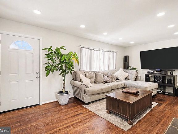 2nd image of 7112 Dalhouse St