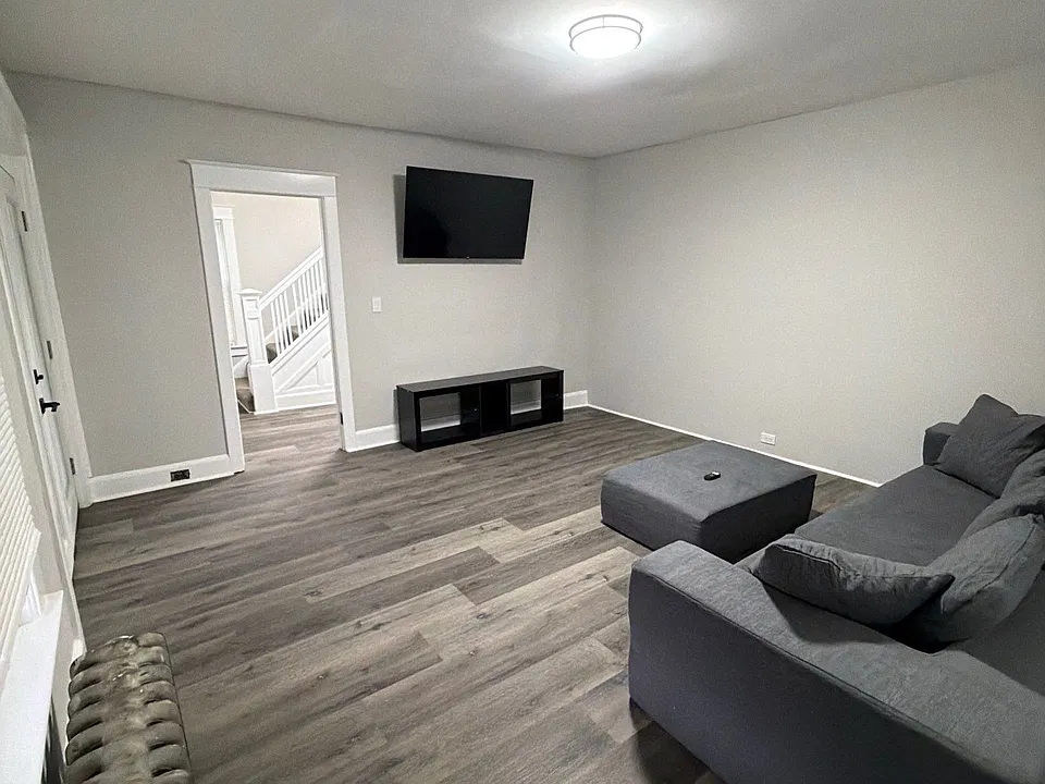 61 Floral Ave #3