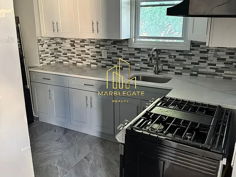 267-269 Goldsmith Ave #3AA — Photo 1