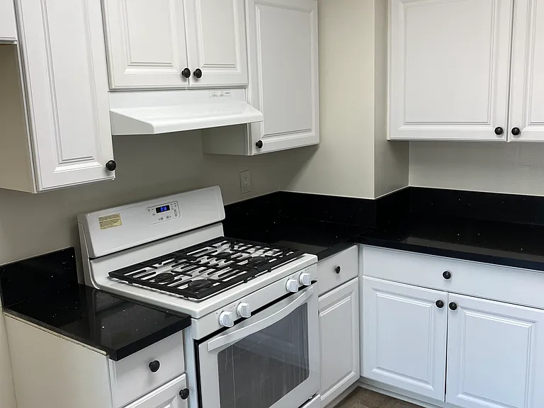 1014 W. Huntington Dr. — Photo 56