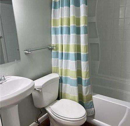 3rd image of 518 SE 1st St