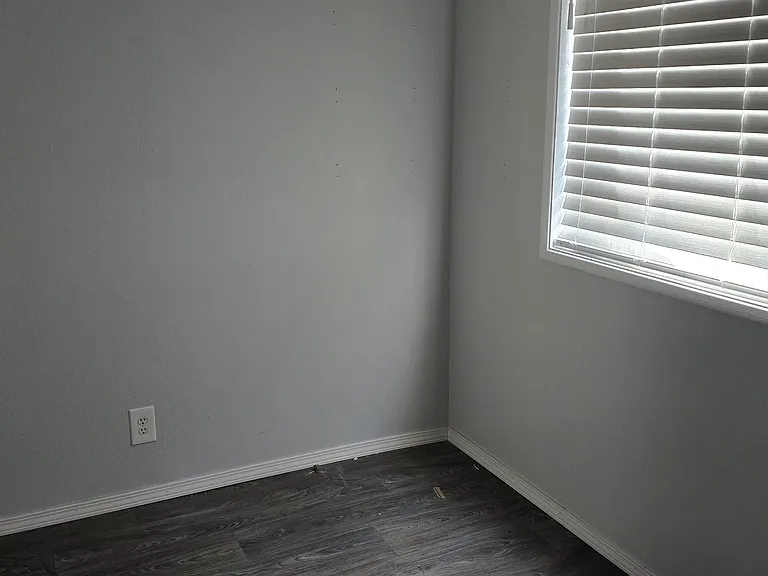 This is a spare bedroom/office. There is no closet so technically we cannot call it a bedroom, but it could be one or a great office!