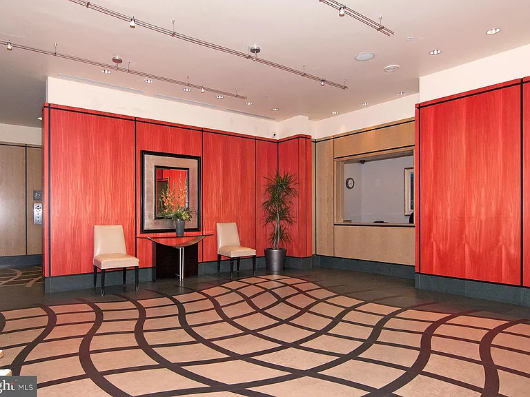 400 Massachusetts Ave NW #820 — Photo 4