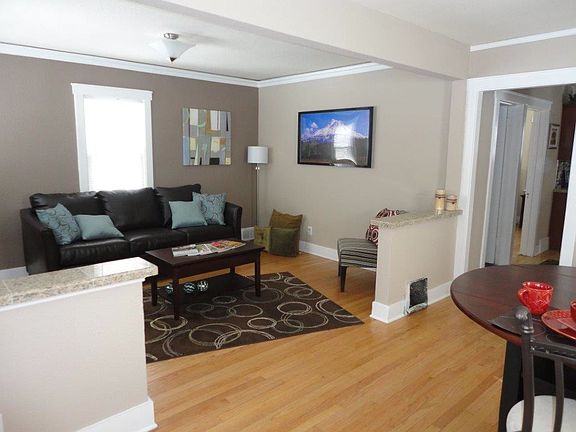 3rd image of 620 S Oak Park Ct
