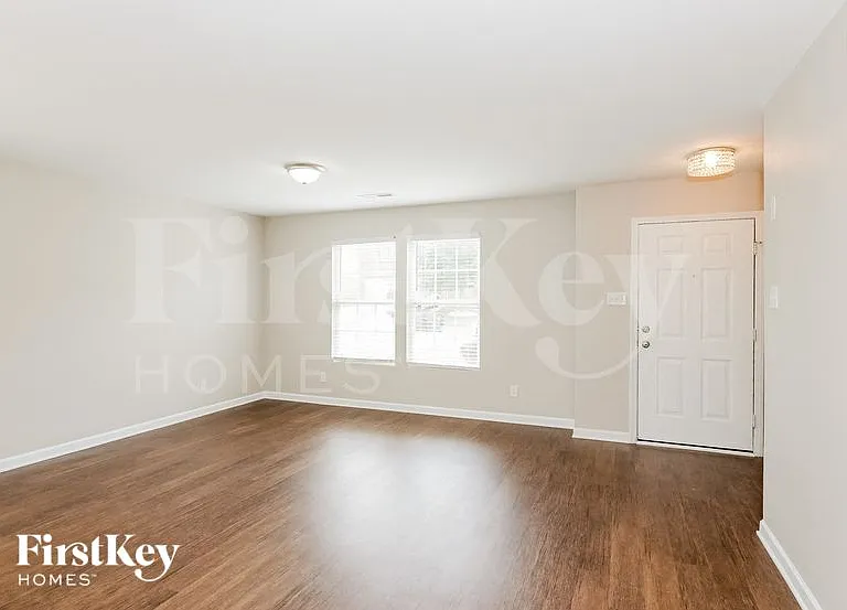 1434 Waterlily Ln — Photo 3