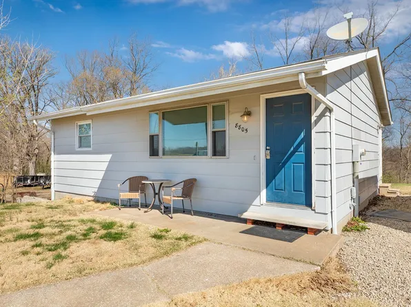 8805 Godfrey Rd, Godfrey, IL 62035