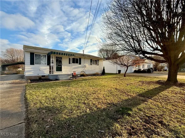 1121 15th St, Vienna, WV 26105