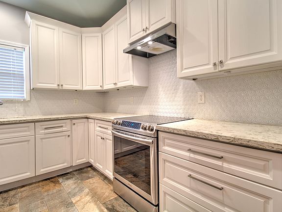 5th image of 429 San Souci Dr