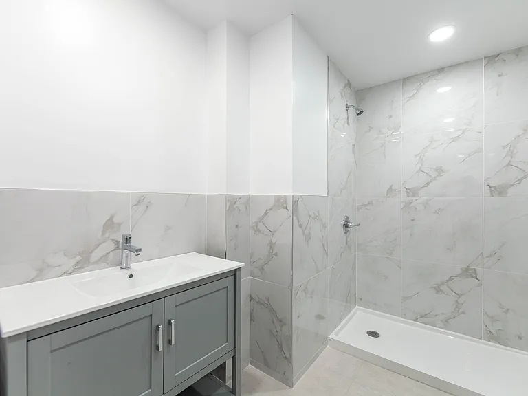 216 N River St #201 — Photo 32