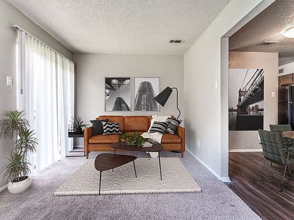 2nd image of 4001 Hamilton Cir #211
